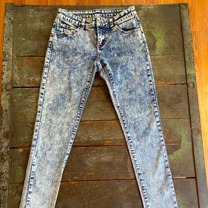 Acid wash skinny jeans